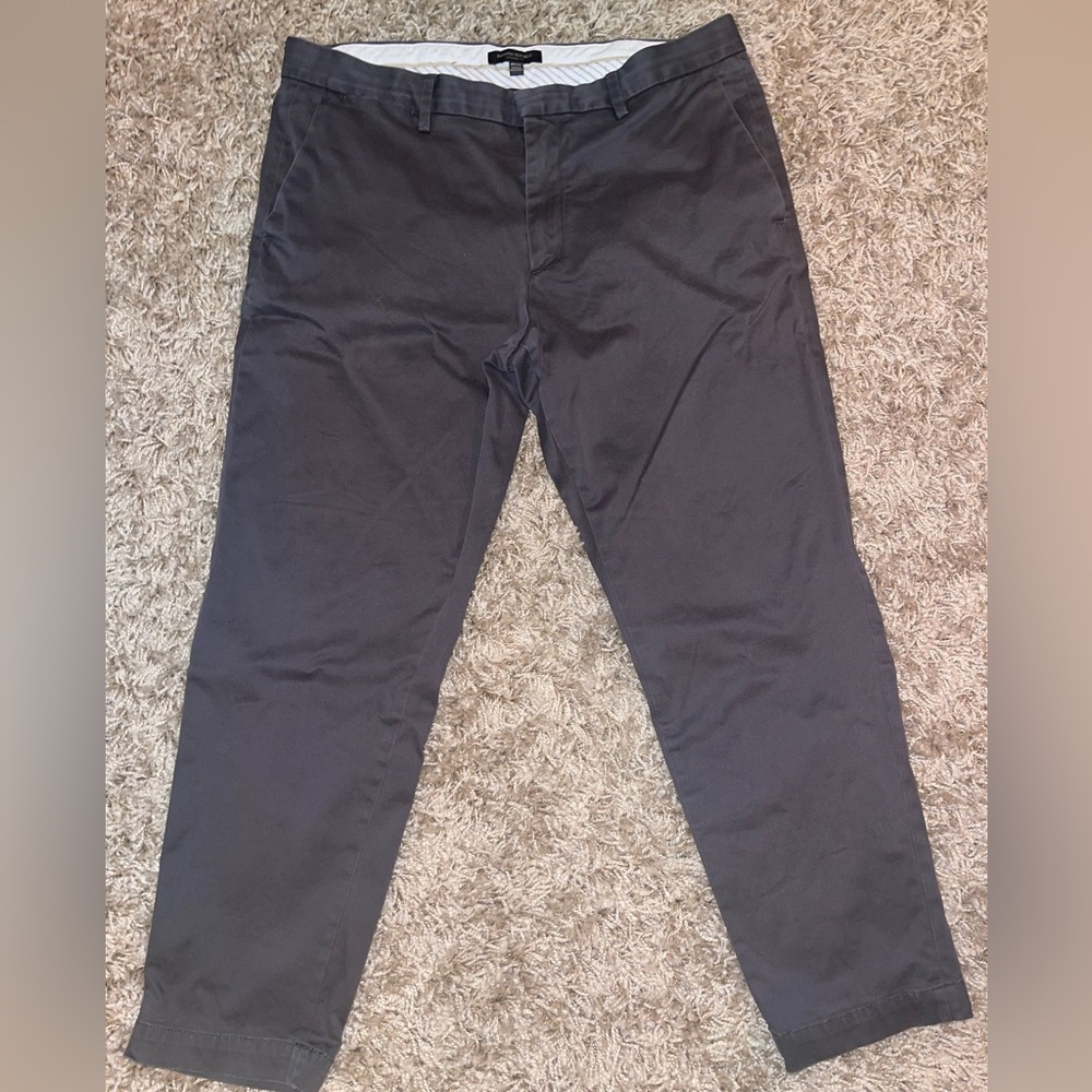 Men’s Banana Republic athletic fit lived in chino pants